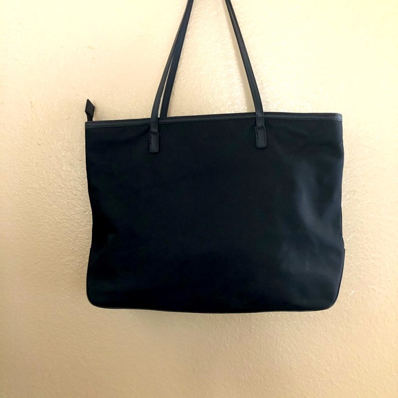 Michael Kors canvas bag with gold zipper and gold emblems - Picture 2 of 3